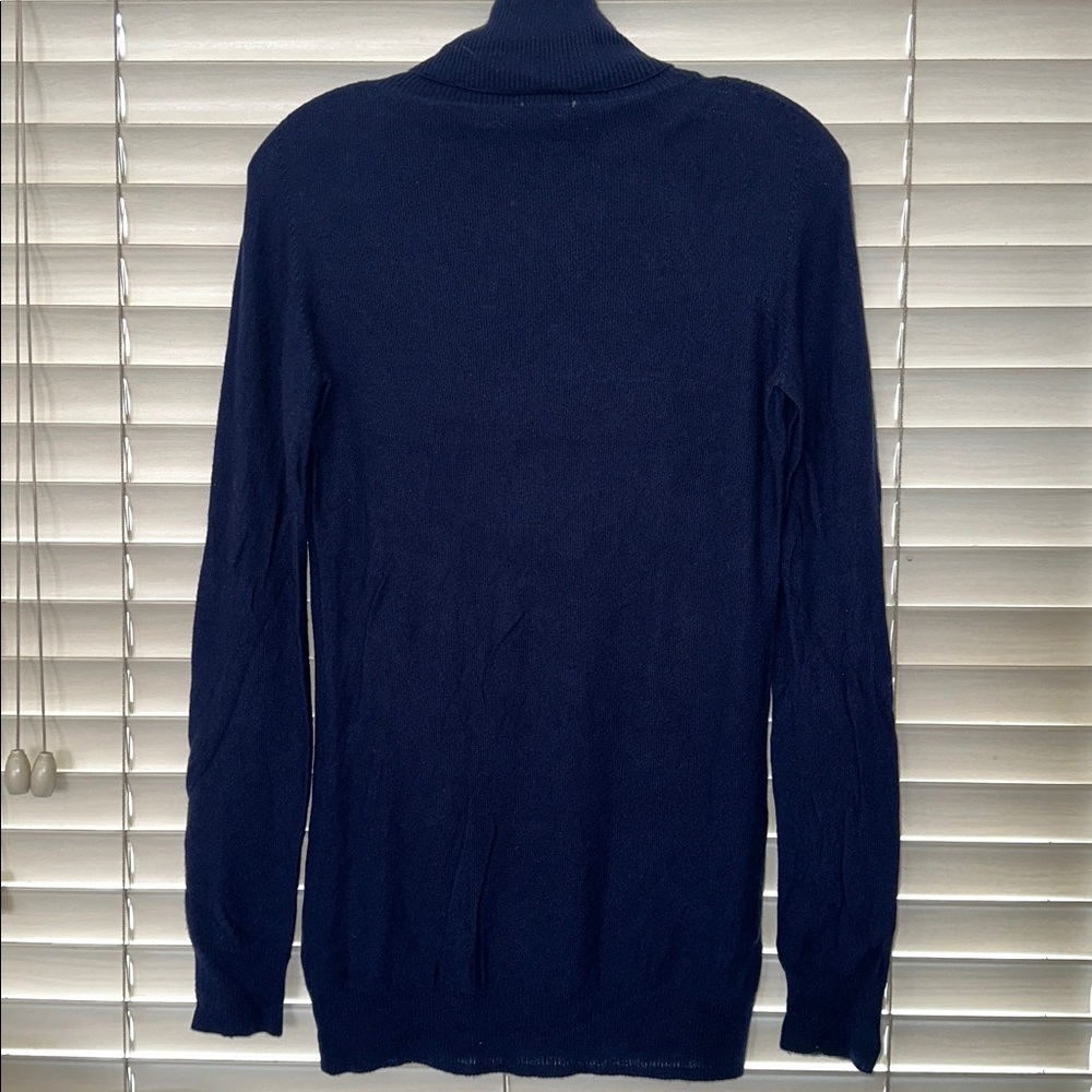 A Bundle of Three Turtleneck Top (Black) and Sweaters (Brown, Navy Blue) Size M - Picture 13 of 13